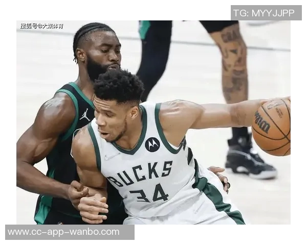 米德尔顿重返赛场半场表现抢眼贡献10分并助攻字母哥制造犯规